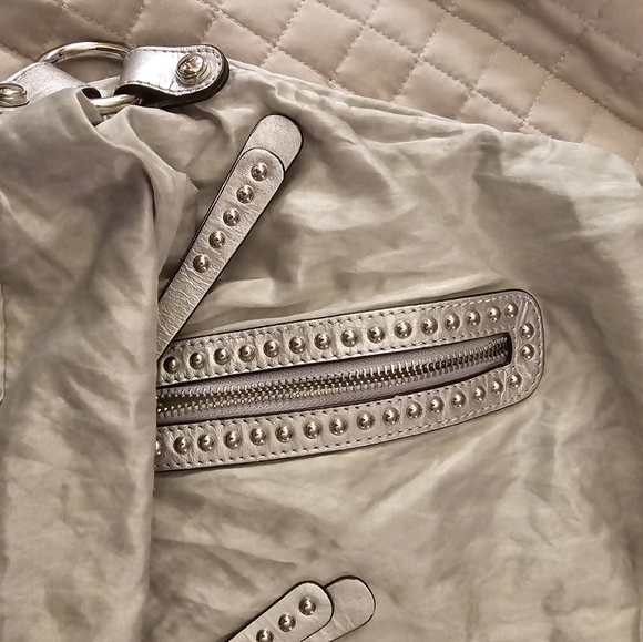 B Makowsky Pewter Metallic Satchel handbag like new Excellent condition 14 x 16 - Picture 6 of 15